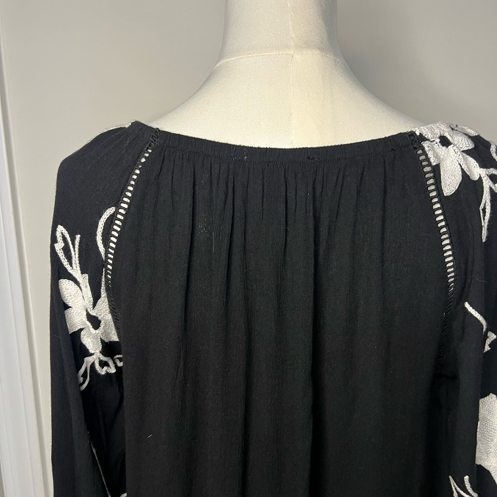 Inc International Concepts Black & White Floral Embroidered Blouse - Picture 8 of 13